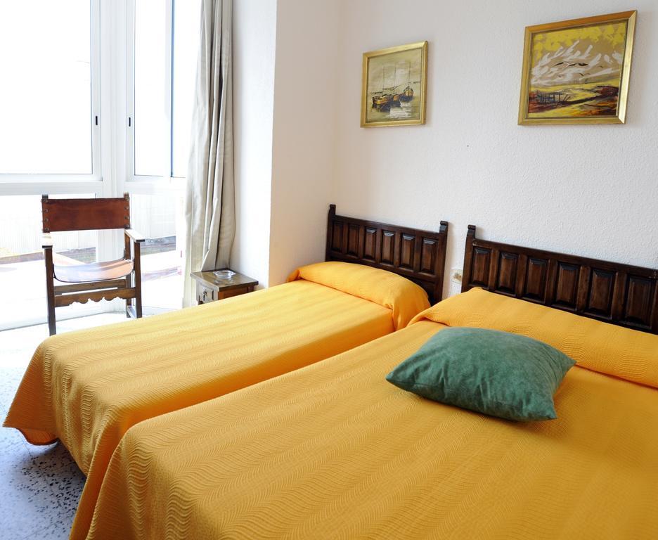 Hostal Can Marines Sant Carles De La Rapita Room photo